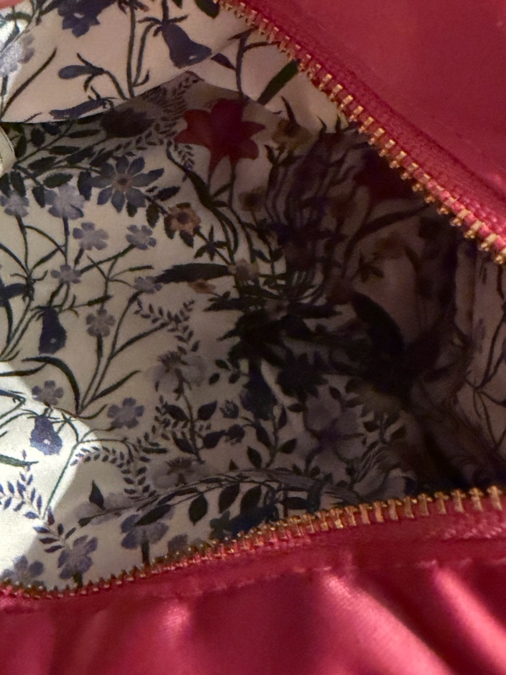 Gucci Beauty Cosmetic Pouch View 3